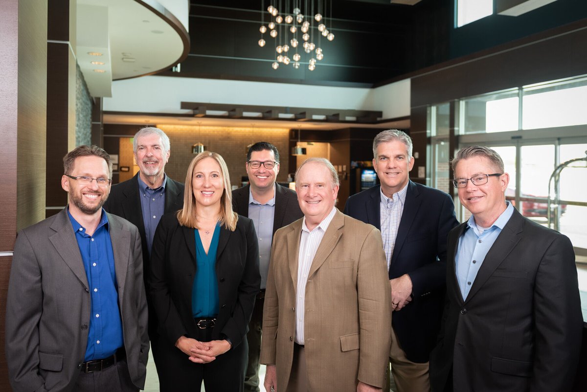 imartinez's tweet photo. During a recent corporate trip to Mesa, a group of managers from Mead &amp; Hunt hired me to do on-location headshots, group photos, and a series of pictures of them at work at Sheraton Wrigleyville. I enjoy working with  Corporate organizations to help them tell their story. https://t.co/K7PCxQqhla
