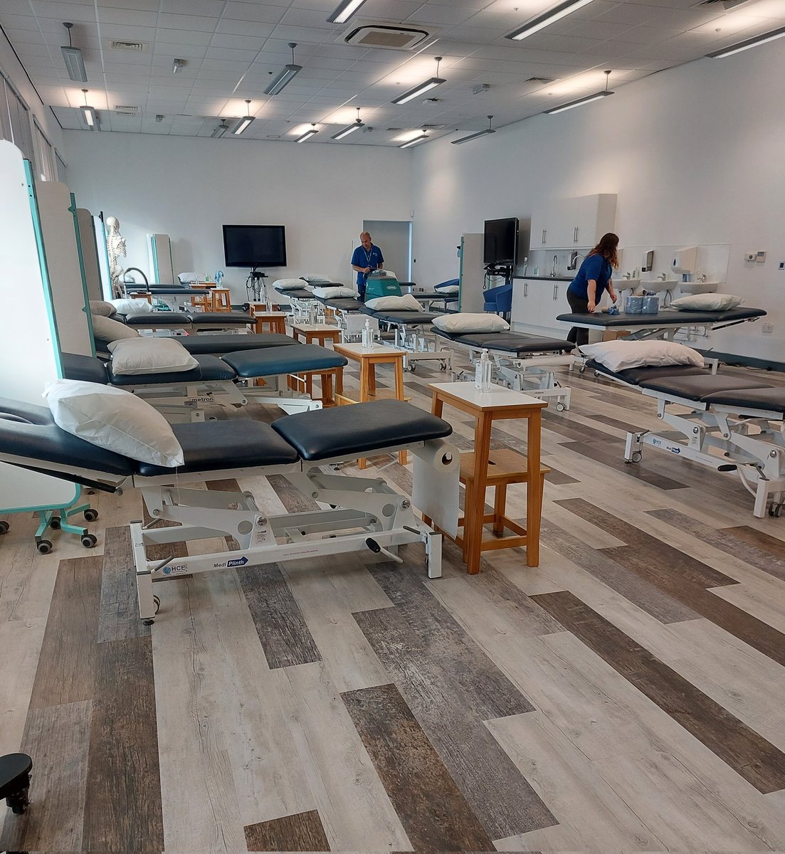 sam_targett's tweet photo. Sneak peek of our new teaching space @uworcphysio 👀🤩 We can't wait to have you all back on campus in our new home! Massive thanks to our Physio #dreamteam for setting up and our brilliant cleaning team for getting it ready for our students next week! #teamworc @worcester_uni https://t.co/dY9PiAoFU1