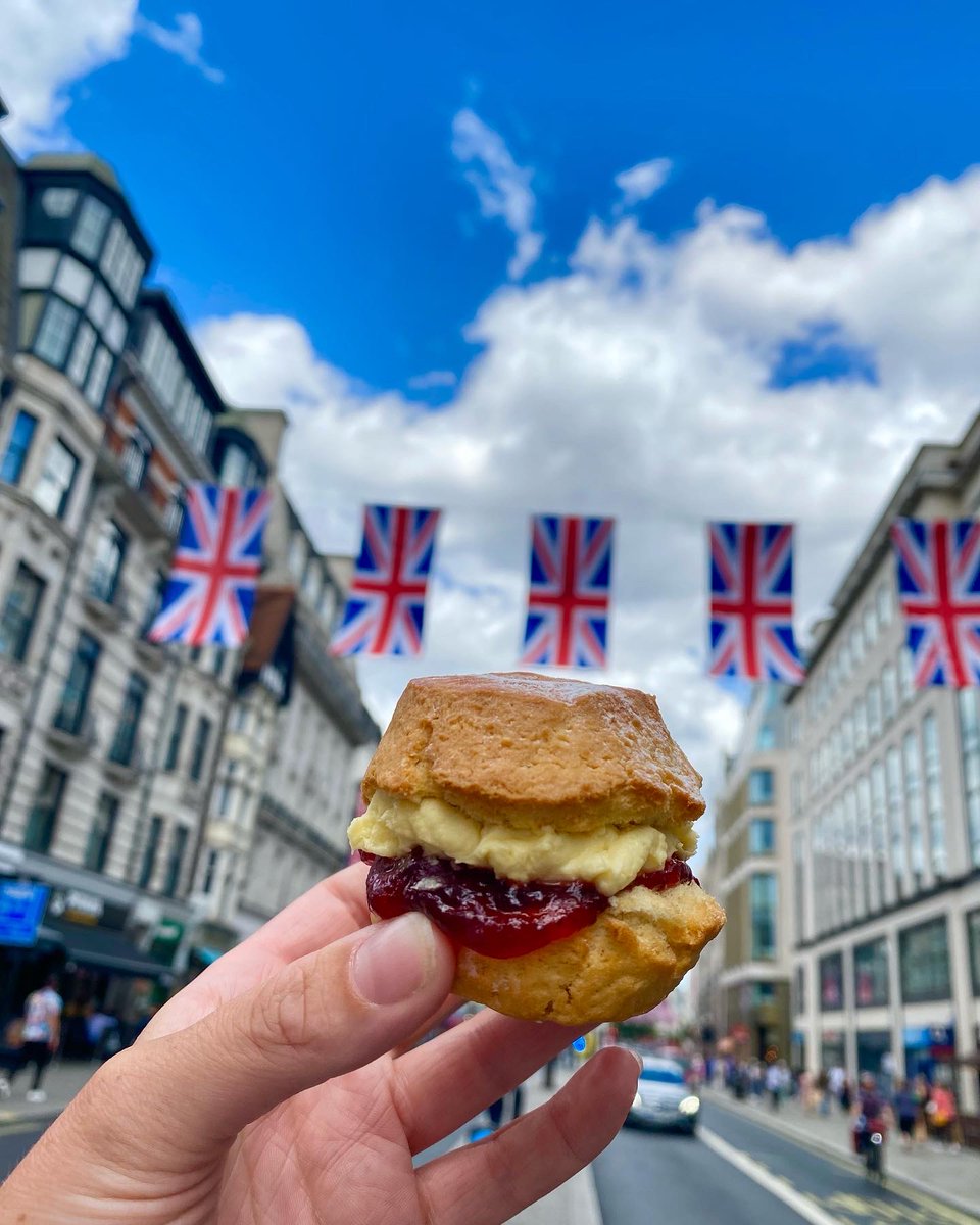💝Afternoon Tea Bike Tour💝

Tag your bestie! Who are you going with?! 

On this tour, you will be driven through London passing some of the most iconic sights in the world. Take in the view whilst enjoying delicious Afternoon Tea prepared by the famous <a href="/brigitsbakery/">Brigit's Bakery</a>  🧁