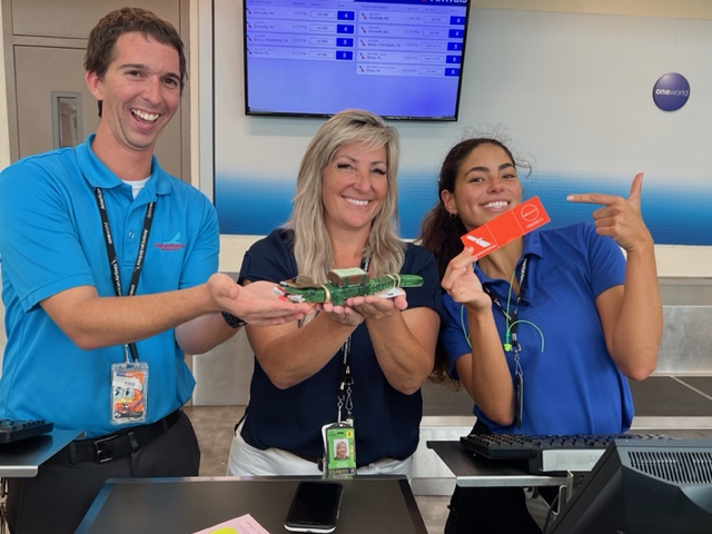 GNVChamber's tweet photo. Gator found!! Lori Warren spotted this fellow traveller, created by artist Dianne Tonnessen, at the Gainesville Regional Airport! This guy had some adventures before Lori scooped him up! #gnv #gnvlovesgators #dukeenergy #gainesvillesportscommission #artisansguildgallery https://t.co/1vQB6bb4iI