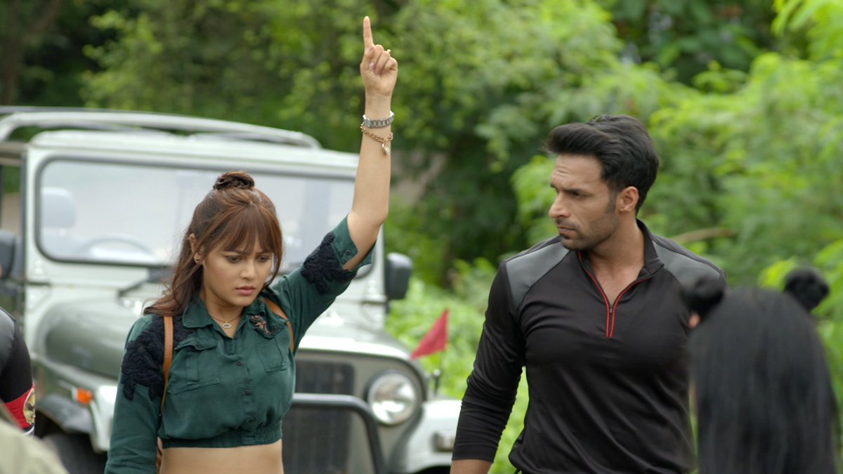 #MoRan #ZiddiDilMaaneNa 
Karan: What's the reason for today's celebration?
Monami: ZDMN TURNS ONE