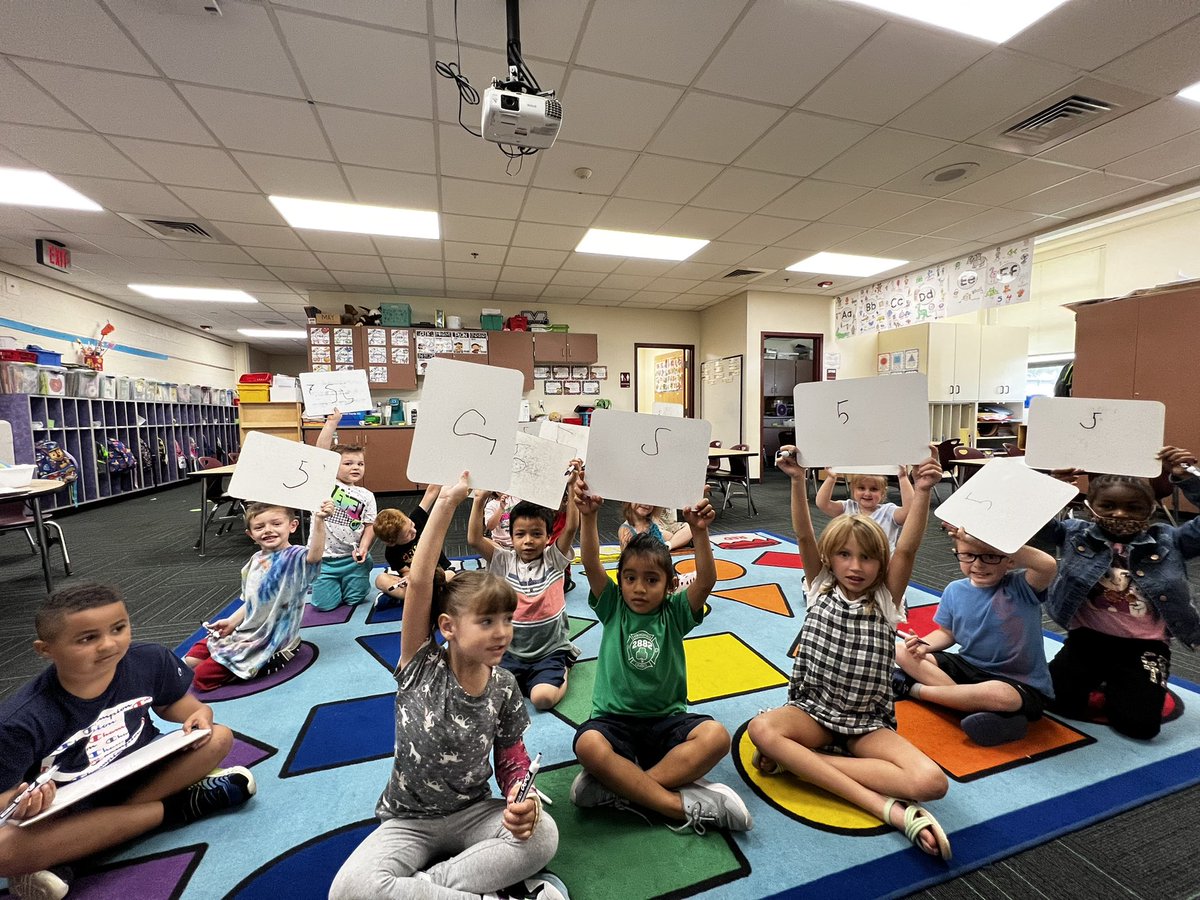 Ms_KatelynH's tweet photo. Fun times in kindergarten! #makeyourmove https://t.co/pPwJYuvpI7