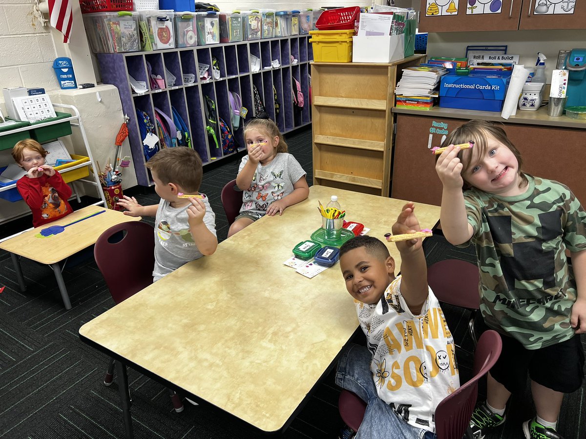 Ms_KatelynH's tweet photo. Fun times in kindergarten! #makeyourmove https://t.co/pPwJYuvpI7