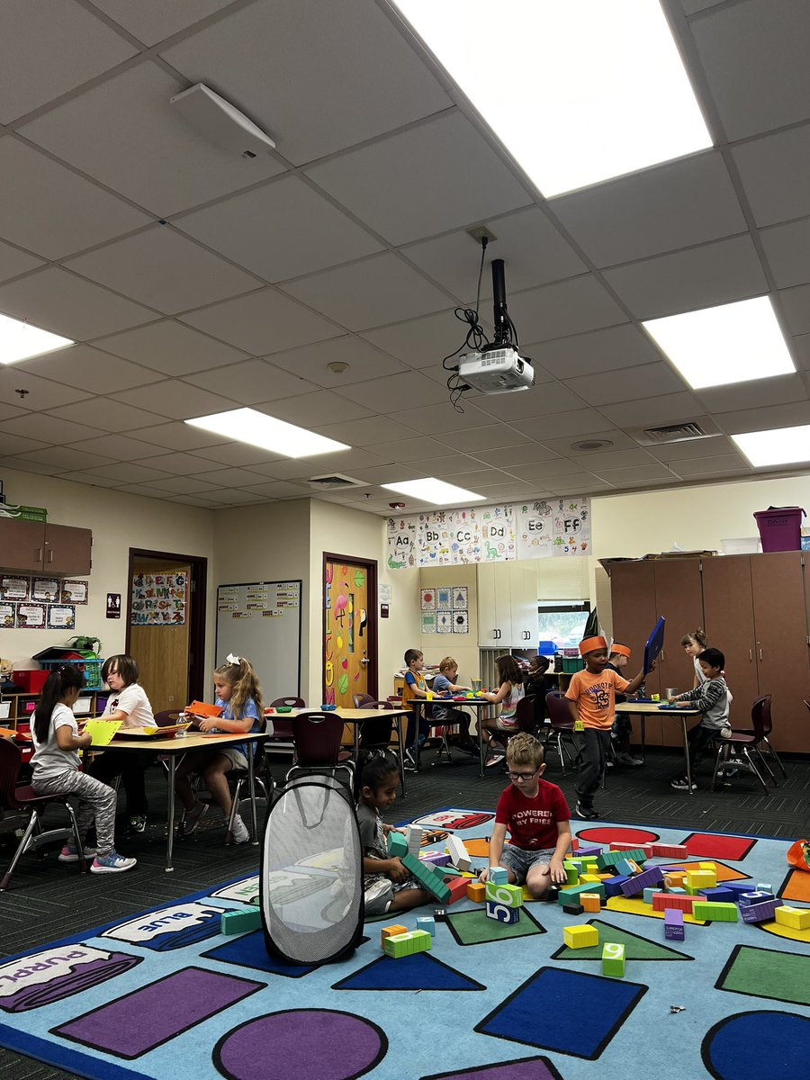 Ms_KatelynH's tweet photo. Fun times in kindergarten! #makeyourmove https://t.co/pPwJYuvpI7