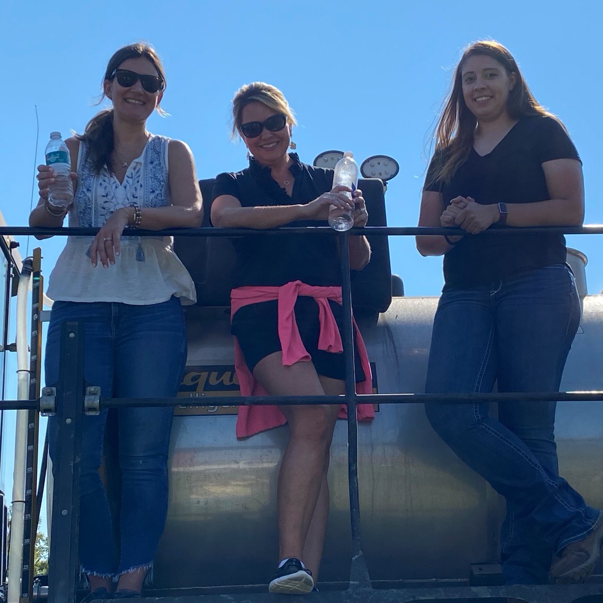 HB_TMT's tweet photo. Our attorneys immerse themselves in the industries of their clients! #TeamHB joined @Bayer, @ASA_Soybeans &amp; @NationalCorn for a visit to Glendell Farms to discuss the latest updates in agronomy including tillage practice, pesticide selection, equipment and tech in #agriculture. https://t.co/EVw3JTRruZ