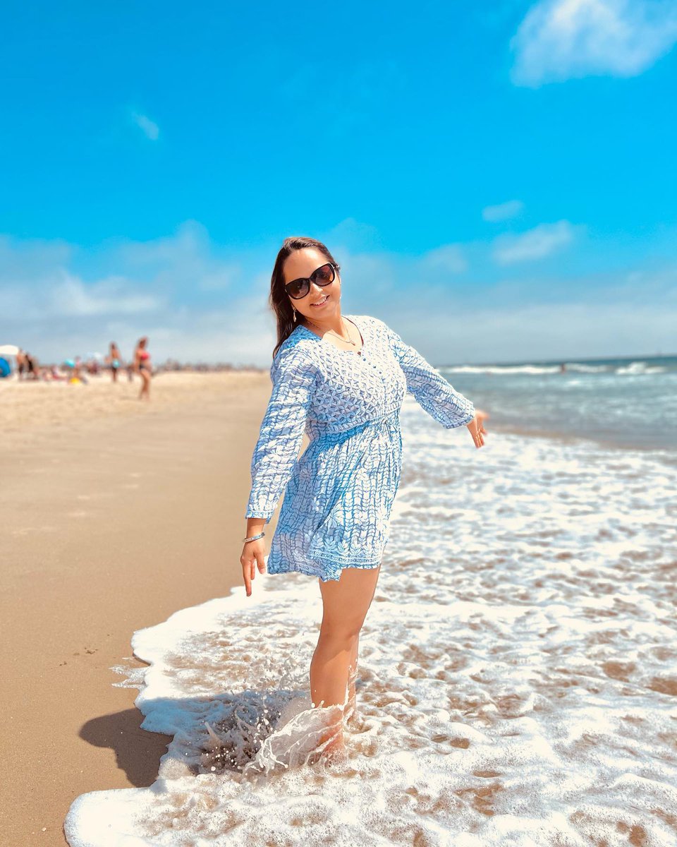 VeniceChamber's tweet photo. If you need us, call us on our 'shell' phone. We'll be on the sand celebrating National Beach Day! Join in the fun! 🌊

📸 paudeljyoti

#venicebeach #veniceca #venicelocals #beachcommunities #veniceliving #venicelife #socalfoodies #venicelocals #beachcommunities #veniceliving https://t.co/WrPFv9Uhpd