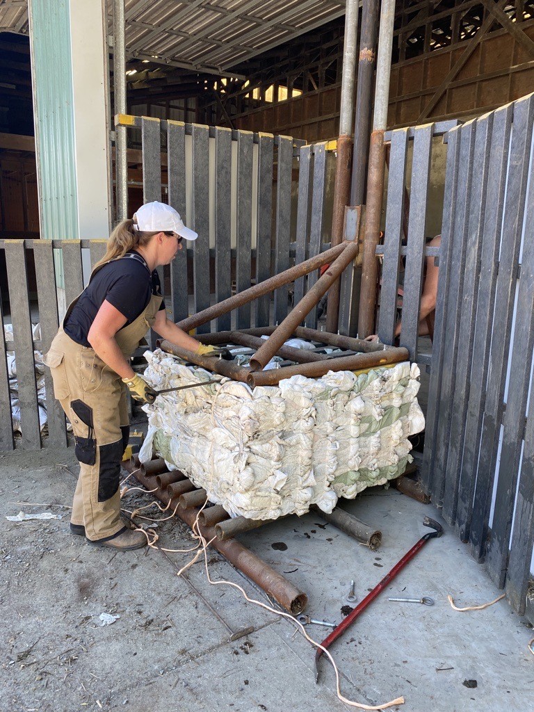 Kim_R_Timmer's tweet photo. Our team is in Kent District #BC where there is tons of interest in silage plastic recycling. With financial support from @dfc_plc via the Here for Tomorrow campaign, @Cleanfarms is providing extra support to local #dairy farmers who have championed ag plastic recycling since '14 https://t.co/tZJOKP0sdc