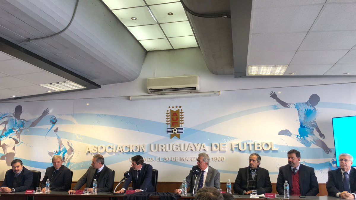 MarcaUruguay's tweet photo. Se presentó #LanaCelesteAQatar junto a los ministros de @MGAPUruguay @MAmbienteuy y @Uruguay_Natural, el sec. de Presidencia, @AlvaroDelgadoUy, por @UyDeporte, Sebastián Bauzá, por @AUFOficial Ignacio Alonso y por los productores laneros, Alberto Bozzo de la @CAFUruguay https://t.co/Q2HNxiZljk