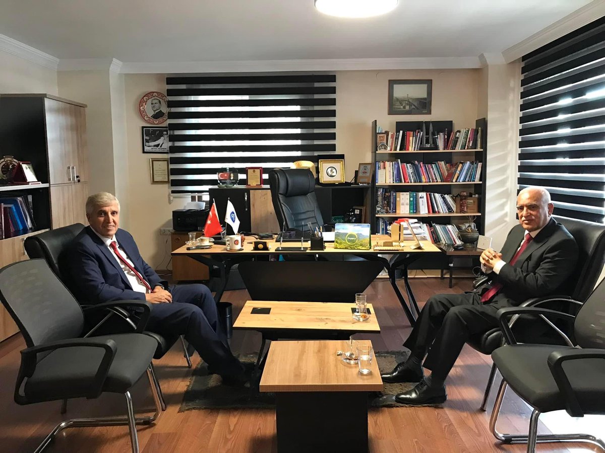 TurkmeneliParti's tweet photo. Ankara’daki temaslarını sürdüren Türkmeneli Partisi Genel Başkanı Riyaz Sarıkahya, bu kez Dış Politika Enstitüsü başkanı Prof. Dr. Hüseyin Bağcı’yı ziyaret etti. Ziyaret sırasında Irak’daki son gelişmeler, Türkmenlerin siyasi mücadeleleri + https://t.co/6xkKyZSOzj