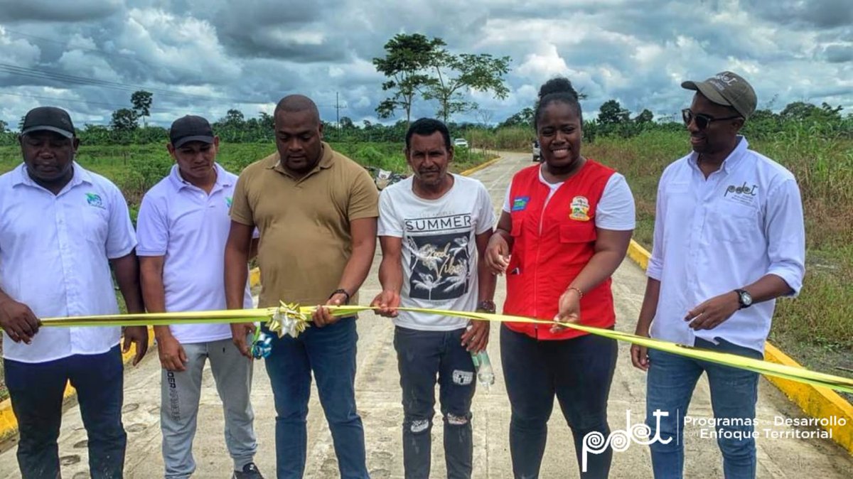 RenovacionCo's tweet photo. En el marco del Proyecto de Intervención Territorial #PDETE para Riosucio y el Carmen del Darién, Chocó, se entregaron un Box Culvert y 400 metros de placa huella con una inversión por más de $550 millones.
Más info: https://t.co/ub5K0Xo6ad https://t.co/ZK0uVbnpIO