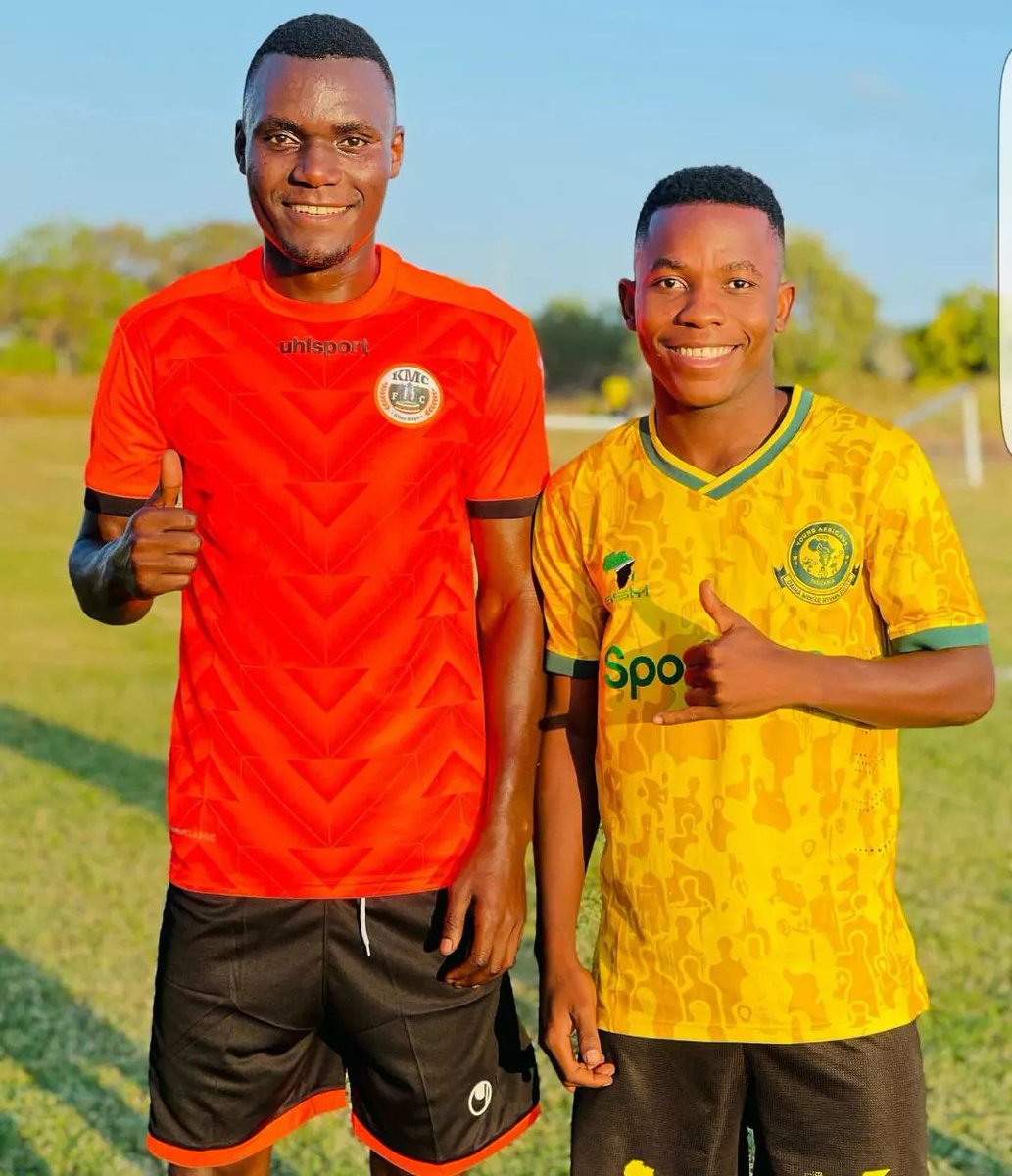 chicharitojr9's tweet photo. YANGA WALAINI MNO REFA KAWABEBA HADI MECHI YA KIRAFIKI DAH...

FT:

YANGA 2-1 KMC FC

Sadallah ⚽

Tumepiga pasi 541
Yanga wao 216 https://t.co/zyQXECCBlq