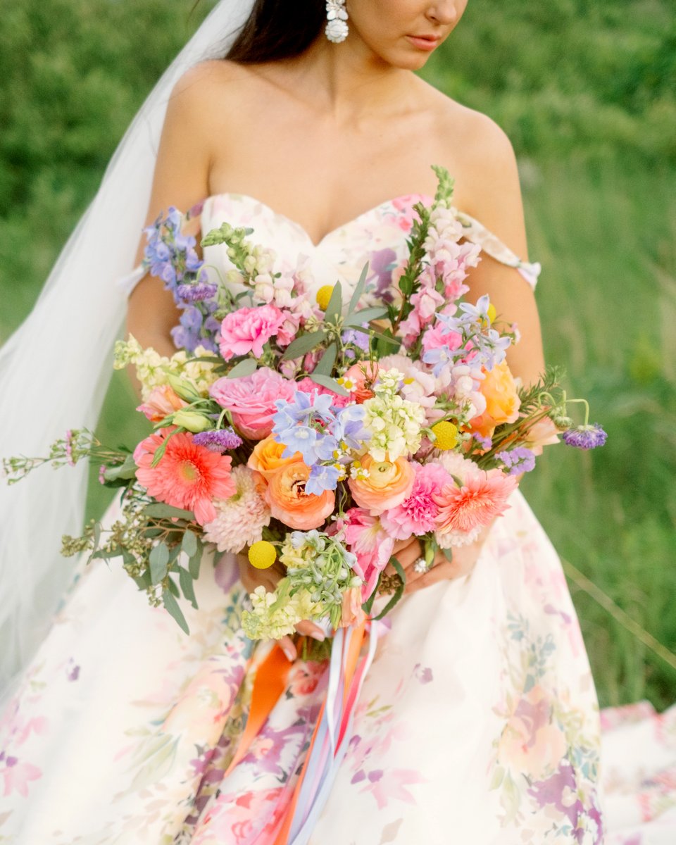 rustywright_'s tweet photo. Wedding flowers. A series. https://t.co/80zd5sLsSq