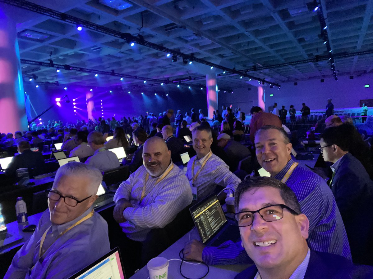 ⁦@esg_global⁩ ‘ers getting ready for #vmwareexplore 2022 keynote. #VMWanalyst ⁦@BobLaliberte⁩ ⁦@markbowker⁩ ⁦@Scott_Sin⁩ ⁦@channelingIT⁩ #appdev #multicloud #research #moderninfrastructure #smartcloud #distributedcloud