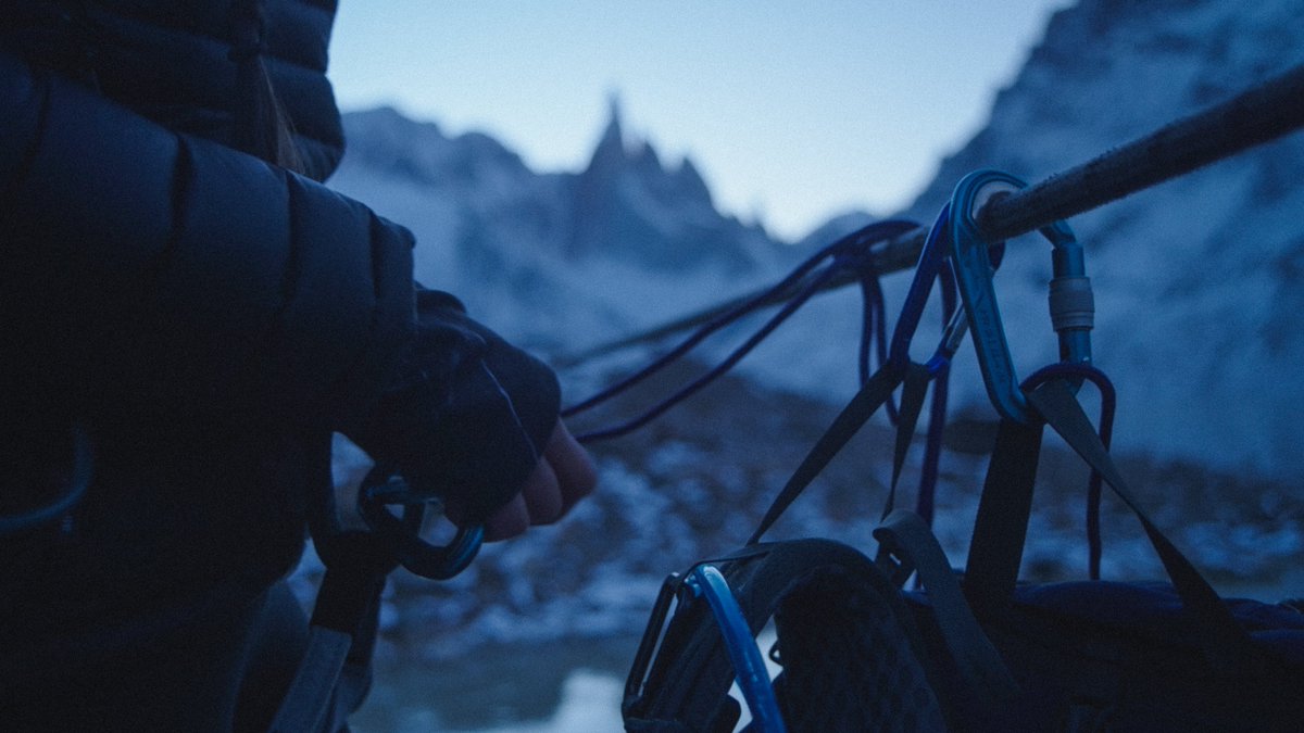 GIVEAWAY!

I'm giving away '' Into the Blue #31'' from my first Behind The Scenes collection, minted in <a href="/manifoldxyz/">manifold.xyz</a>.

The collection has a total of 44 1/1 pieces.

To participate, like, retweet and make sure you follow me!

Winner will be announced this Friday pm.

Good luck!