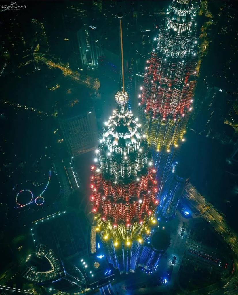 SujuELF0611_'s tweet photo. 31st August 1957 ,
And
After 65years
Today 31st August 2022
SELAMAT HARI MERDEKA ,
MALAYSIAKU 🇲🇾🇲🇾🇲🇾
Proud to be MALAYSIAN 🇲🇾💙
May Allah always bless our country in his Blessing , Aamiin yra.
#SelamatHariMerdeka #65yearsindependenceMalaysia #MerdekaMerdekaMerdeka https://t.co/v63v6zynID