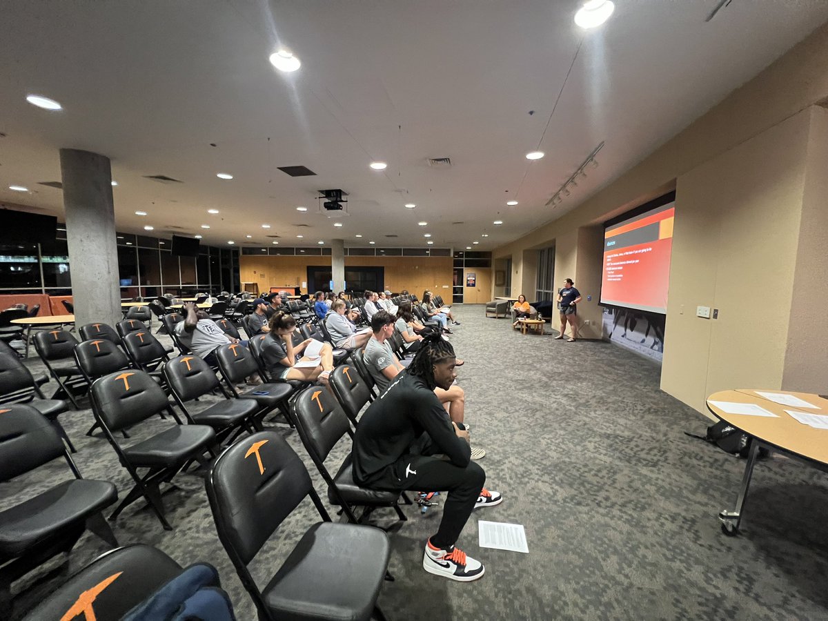 SAAC team representatives met for the first time this school year! Some great ideas are in the air:) make sure to stay up to date with your team reps! Stay informed miners 🧡⛏