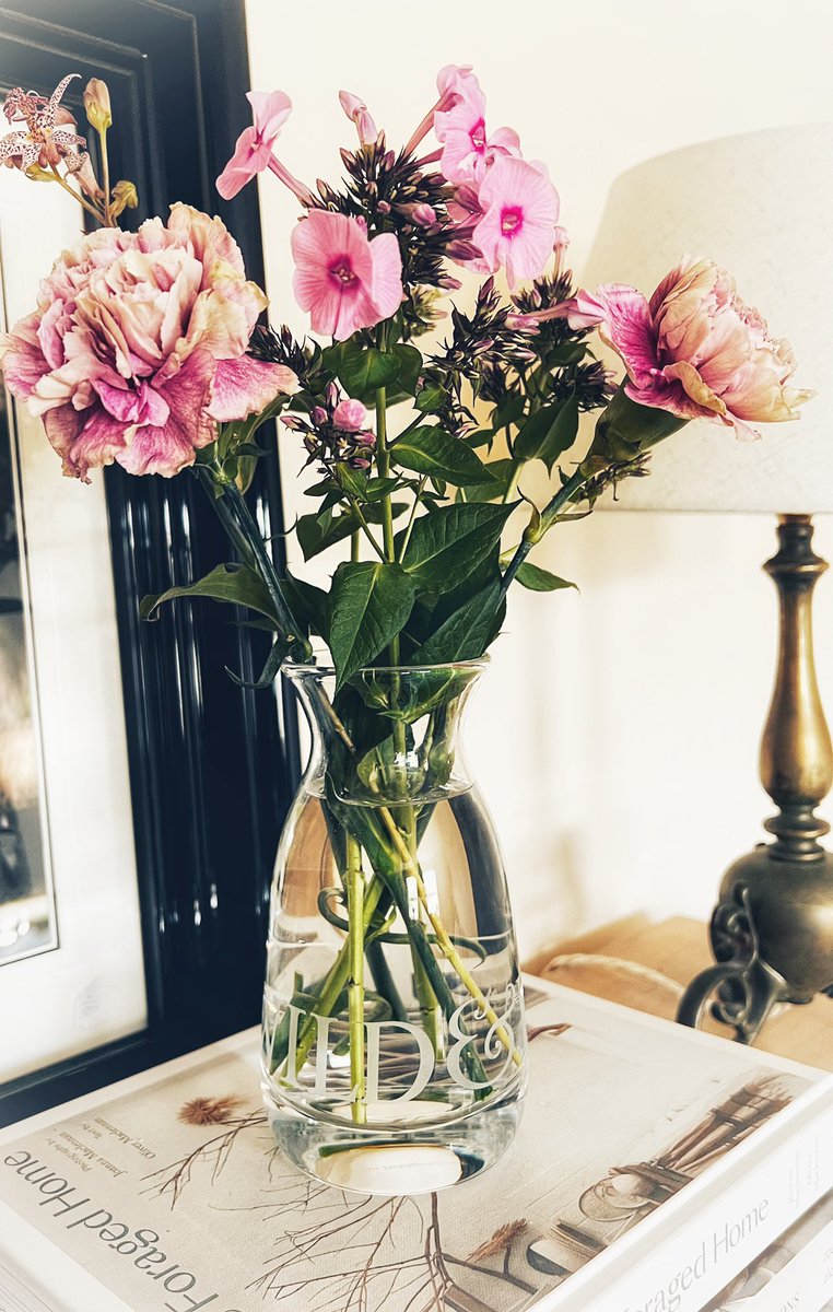 tavistockgirl's tweet photo. First physio appointment so I thought I needed flowers.
#PerfectPinks ๐ https://t.co/6Deh70jnvK
