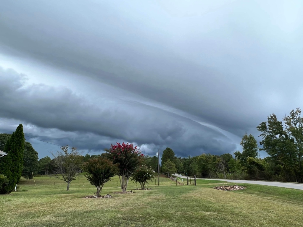 spann's tweet photo. More views of the rather ominous clouds across North Alabama this morning, in advance of a line of thunderstorms… The storms are well below severe limits. https://t.co/GeC73tH294