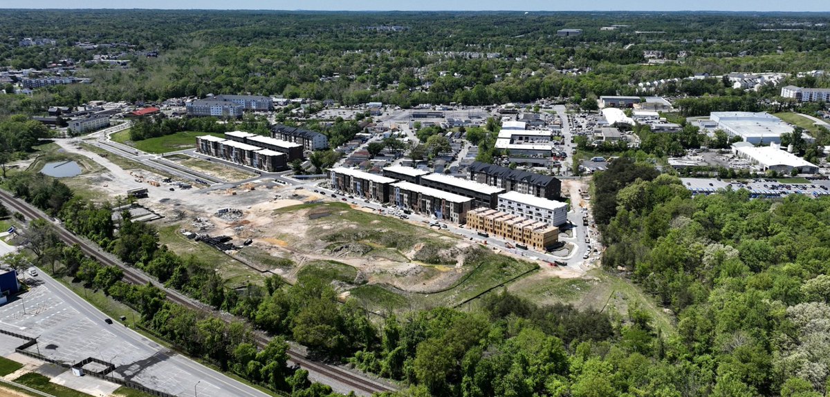 PaddockPointe's tweet image. There's a lot to love about @PaddockPointe—from close access to shopping centers, entertainment venues, and outdoor activities to an easy commute to D.C. and Baltimore. Check out our complete list of amenities here: bit.ly/3pV6Zg5
#experiencepaddockpointe #LaurelMD