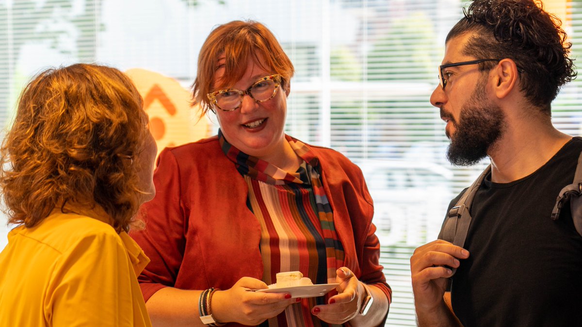 Oefenennl's tweet image. Hoera! Bibliotheek de Plataan wint de tweede @Oefenennl Award 2022.🥳Ze zijn een heel actieve bibliotheek met Oefenen.nl binnen de middelgrote bibliotheken. Dat doen zij met toegewijde begeleiding van betrokken professionals en vrijwilligers. @BibliotheekdP