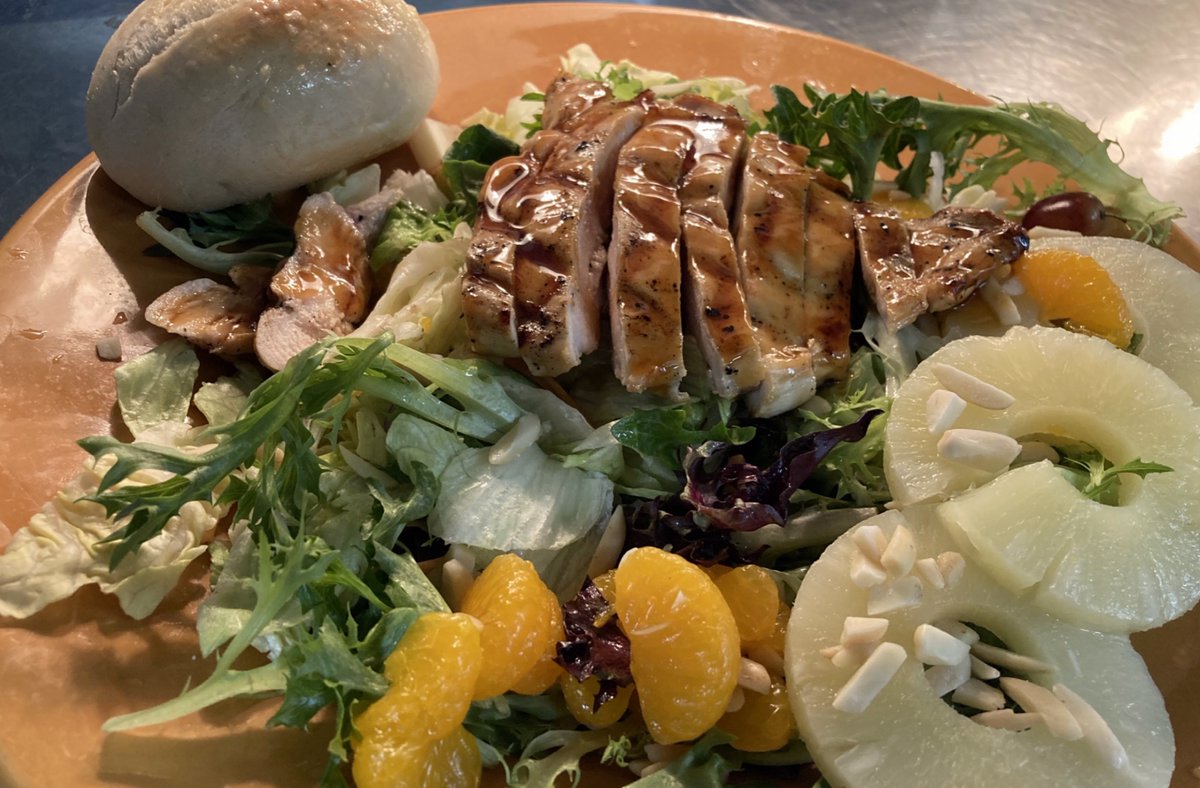 TCsReferee's tweet photo. Tons of great salad options at TC’s available for dine in or carryout, our SUMMER SALAD is always a terrific idea. Easy online to go ordering available at https://t.co/jWCuy4lZz7.

TASTY TUE SOUPS (8.30.22):
Hamburger Chowder // Beer Cheese

#SaladLocal https://t.co/c7iRoJuNFN