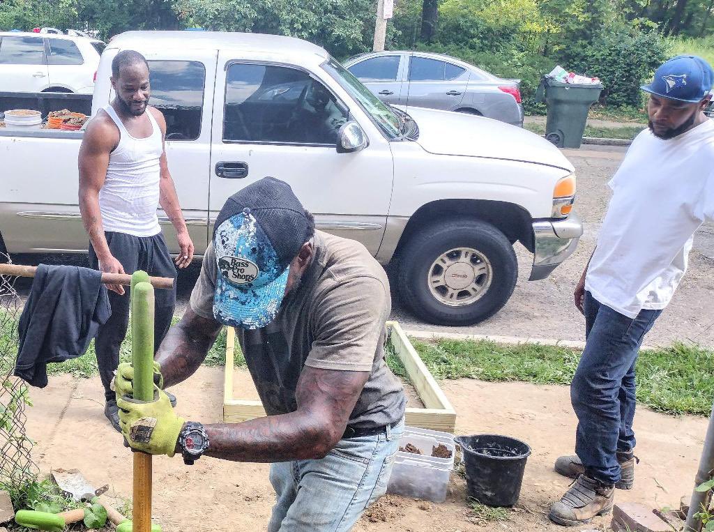 FCCStLouis's tweet photo. #ForFarron Day 5! We are transformed in the service of the work. Our organizers and participants teaming up to support a survivors of gun violence. Fun fact, gun violence is generated by white supremacy. We’re learning about that too while we work.
#TransformativeJustice https://t.co/PUnd0kx4O6