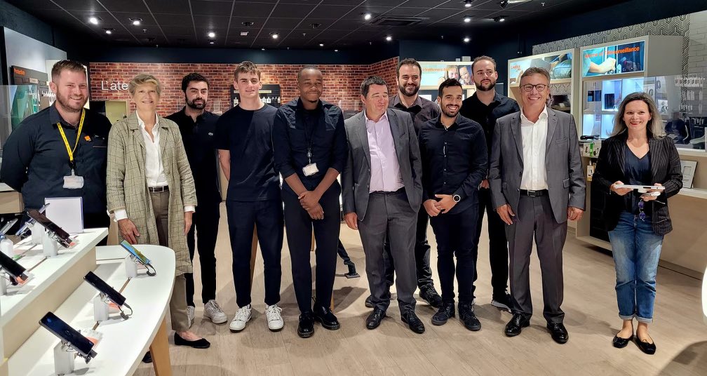 fabiennedulac's tweet photo. La rentrée est bien lancée à Orléans ! Visite aujourd’hui à la boutique de Saran puis sur le nouveau site Rives d’Orléans, où tous les collectifs métiers se retrouvent pour renforcer notre efficacité et notre excellence client ! @JMEscalettes @Olivier_Mast @Orange_France https://t.co/oR9na91qv6