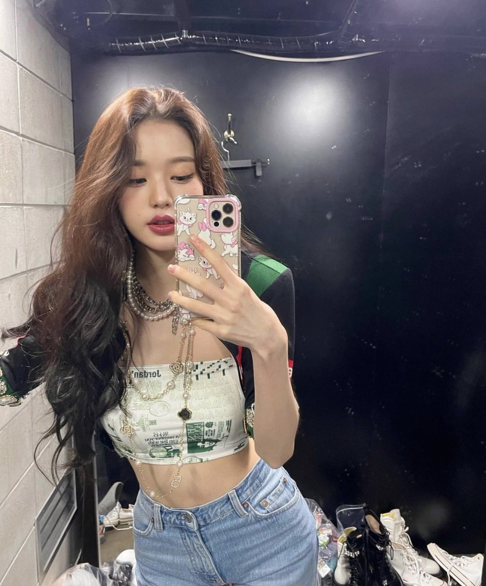 ivepics_'s tweet photo. happy wonyoung day! 🐰 https://t.co/IjsKhNRwak