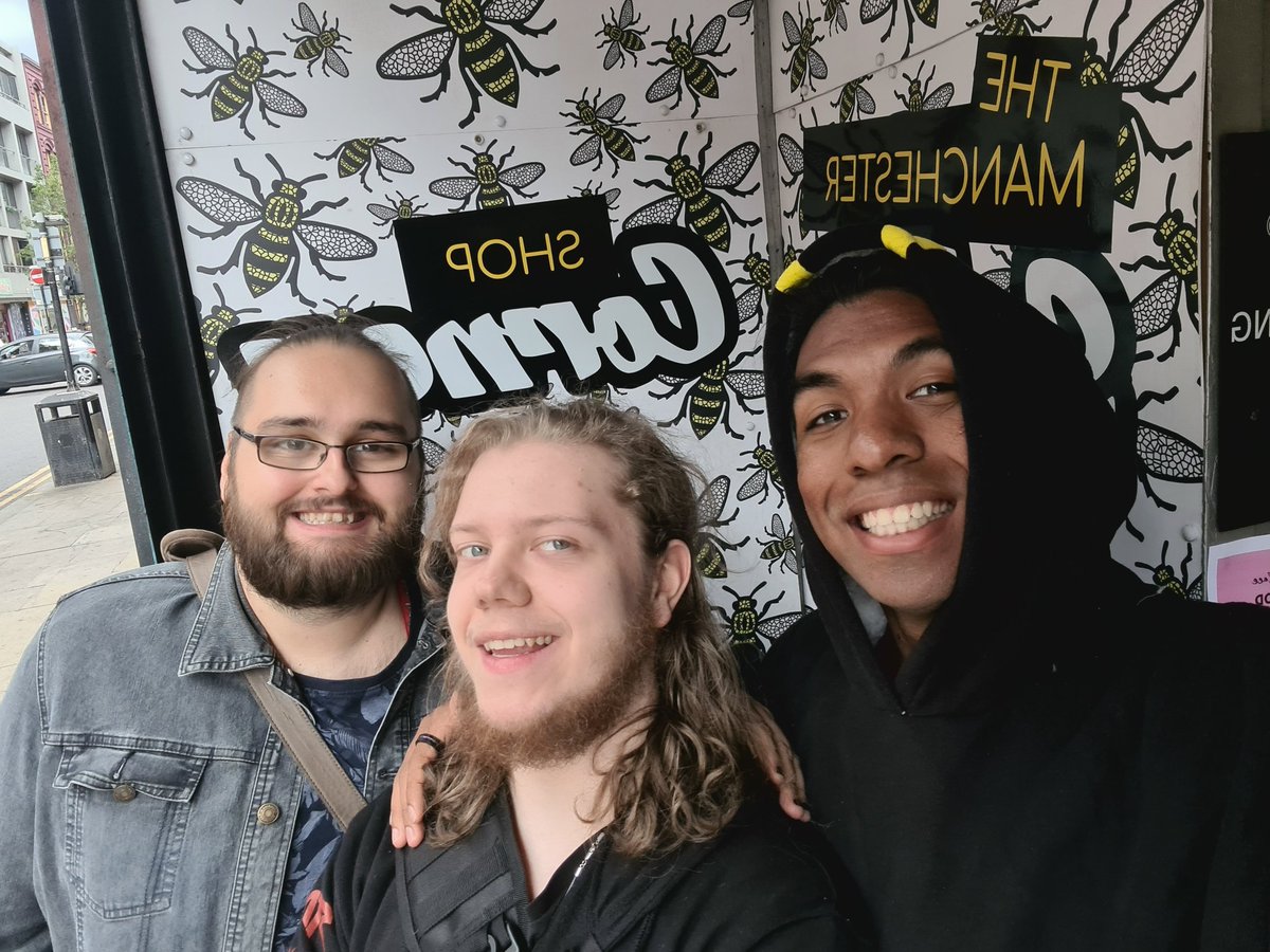 SinnoRattle's tweet photo. Aahh feels good to meet the boys again after 4 years https://t.co/Id2vIVp8Jl