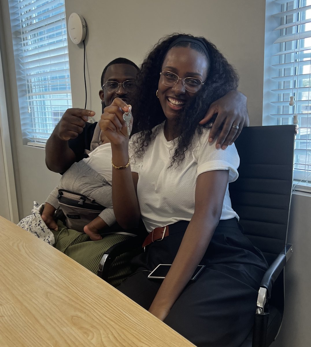 jayjgarrett's tweet photo. The biggest smiles are always worth the early mornings and late nights. #FirstHome #ClientAppreciation #NewHomeowners https://t.co/SxK95EXH5r