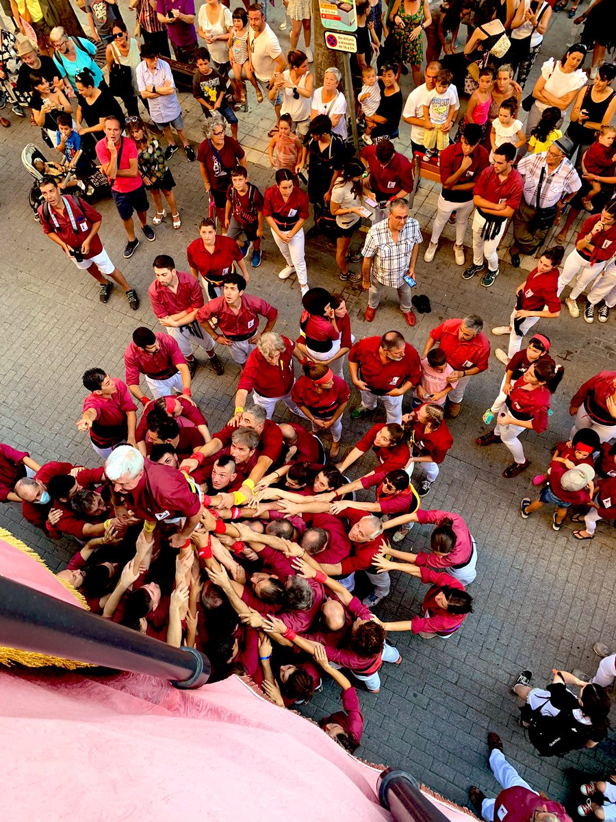 NilLamana's tweet photo. Avui Sant Fèlix és dia de castells! I nosaltres @collabordeus també tenim@una cita, comencen els assajos del segon tram de temporada! Amb ganes de veure’us a tots amb camisa i faixa una altra vegada!!! 🔥
#tornemdeVacances #il·lusió #ganes #150motius https://t.co/oy4r9GqKac