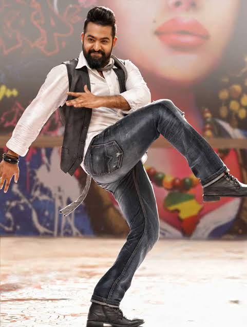 TOlMovies's tweet photo. Who Is King Of Dance In Tollywood.
#NTR30 #RC15

@Tarak9999 🆚 @AlwaysRamCharan

         🔄#JrNTR            ❤️#RamCharan https://t.co/CivHwhvPzt