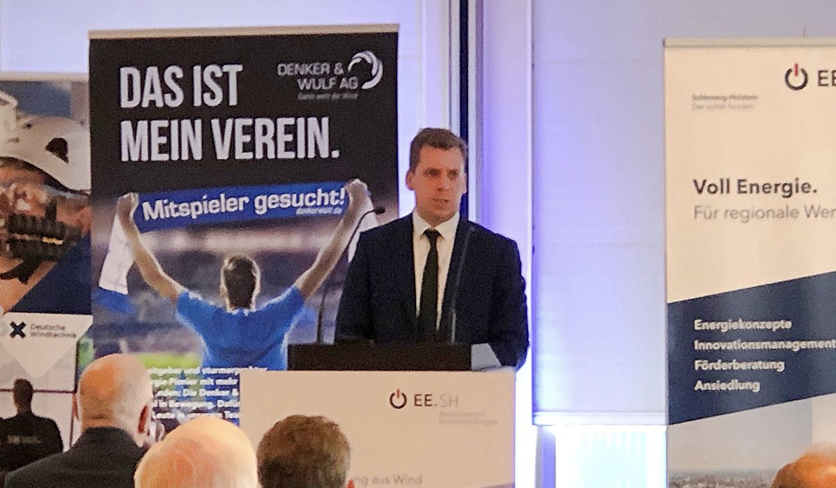 energiekueste's tweet photo. „Der #Leitungsausbau läuft mit Hochdruck,“ so @JoschkaKnuth, Staatssekretär im MELUN heute bei #windWERT der @energynetworkSH https://t.co/xb3hzbmIVk in Kiel. „In der Krise liegt für SH eine sehr große Chance.“ 150 Gäste aus der Windcommunity, #Energieküste mit Messestand dabei. https://t.co/qXJwhSpFiC