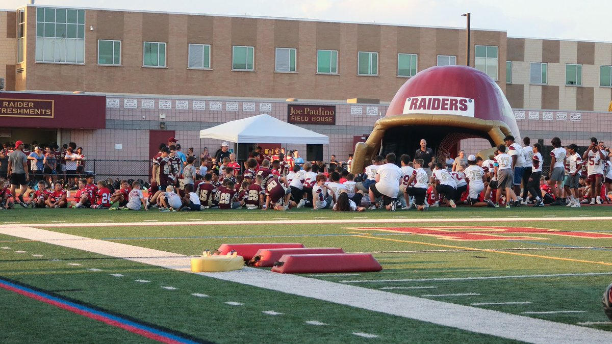 CoachKevinCarty's tweet photo. Awesome time at Family Fun Night yesterday! What a great event by the Hillsborough Raider Touchdown Association!  Thanks to the @HboroughDukes and @jrraiders for all-in involvment!  There is no place better than our Boro Football Community! https://t.co/0VnGTVifUi