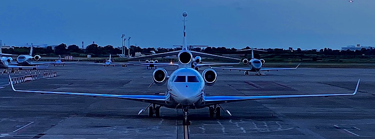 TIMI_LPA's tweet photo. Face to face ! 🫠 #aviationporn #pornplane #Executivejets @Aeropuerto_BCN https://t.co/EbCMuSq2mp