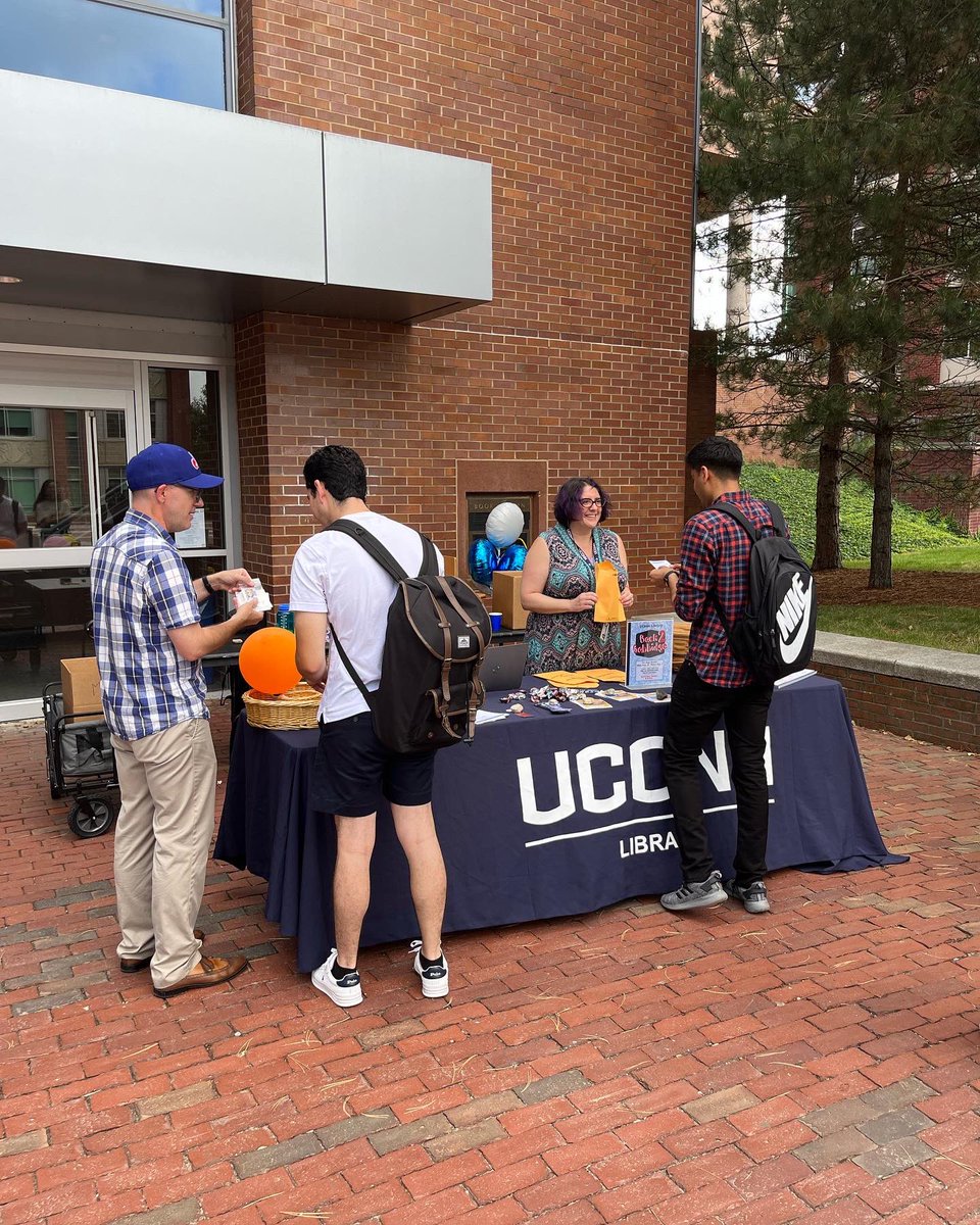 uconnlibrary's tweet photo. Stop by the Library on Fairfield Way for some library trivia and swag. Every day this week through Thursday 11-2.
#uconnlibrary #uconn #welcomeback #homerbabbidge #homerb #back2babbidge #huskywow https://t.co/dvBYrUh3EA