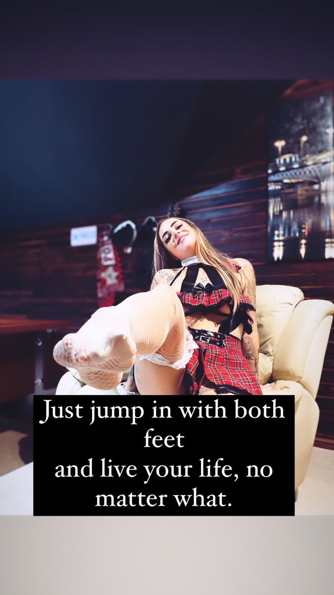 Just jump in with both feet
and live your life, no
matter what.
• onlyfans.com/chamelia