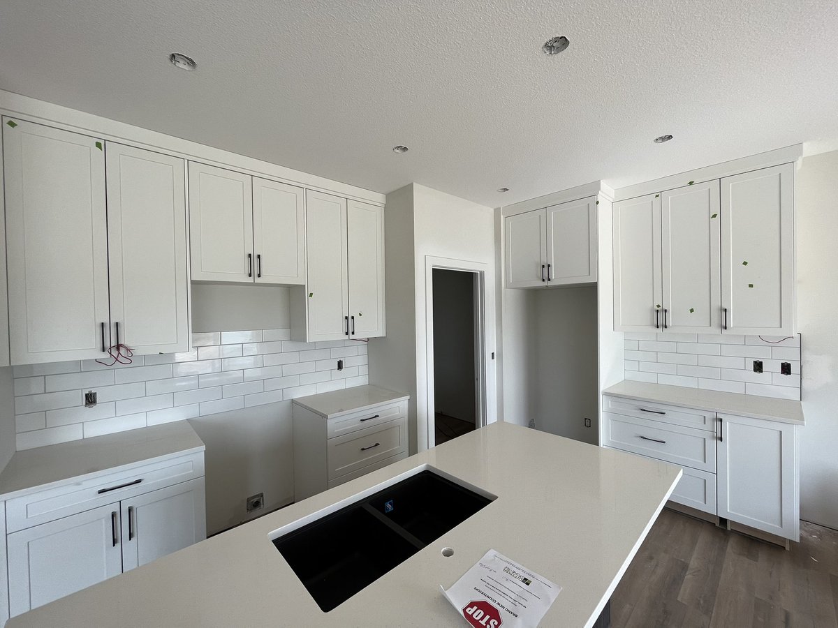 cgj_tile's tweet photo. New #backsplash install complete 

#reddeer #construction #tile https://t.co/GHG5S3uNkG
