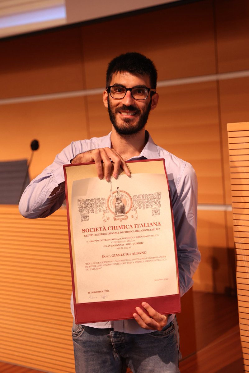 GianluigiAlbano's tweet photo. So, here we are!!! I just received at @ICCC_2022 the "Flavio Bonati Prize 2022" of Italian Chemical Society, as the best Italian under-35 researcher in the field of Organometallic Chemistry.🥇 So proud of such huge recognition! 
#ChemTwitter #RealTimeChem #PostDocVoice https://t.co/RvvEGVUW9r