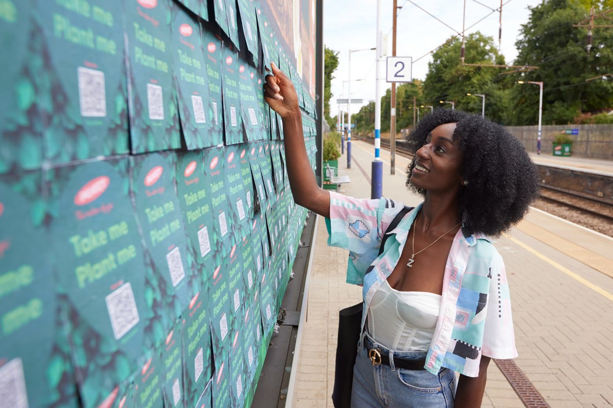 PalmersUK's tweet photo. We're taking over #PalmersGreen station for the next 2 weeks to raise awareness about the benefits of reforestation in our planet.🌳
Come immerse yourself &amp; pick up your free seed paper so you can grow your own plant at home! 

#Treemendous #Palmers #Thenatureofyou #PalmersForest https://t.co/cZd7cXkBlX
