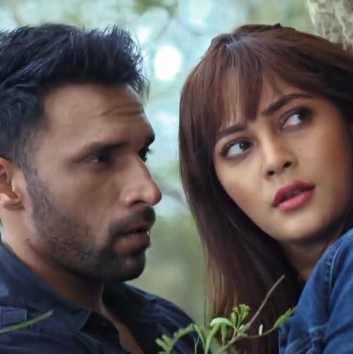 Ye Karan kyun nahi tha?

#MoRan #KaveriPriyam 
ZDMN TURNS ONE