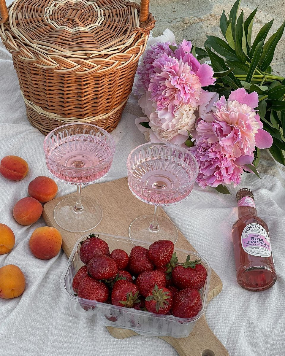 WallisFashion's tweet photo. Bank holiday bluesβ¦βοΈπ€©
#foreverwallis #wallisfashion #wallisloves #gardenparty #picnic #bankholiday https://t.co/xMgonPAgZJ