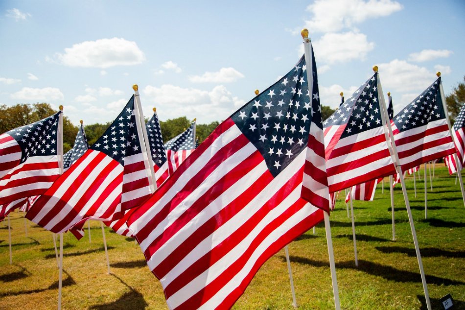 CityOfArlington's tweet photo. The Arlington Field of Honor will run from Sept. 3-11 at Veterans Park. The event commemorates the victims of the 9/11 attacks. Individuals can purchase flags to honor the heroes in our lives. All proceeds benefit the Arlington Veterans Park Foundation: https://t.co/ZICXDWhATw https://t.co/XeDeMiE54b