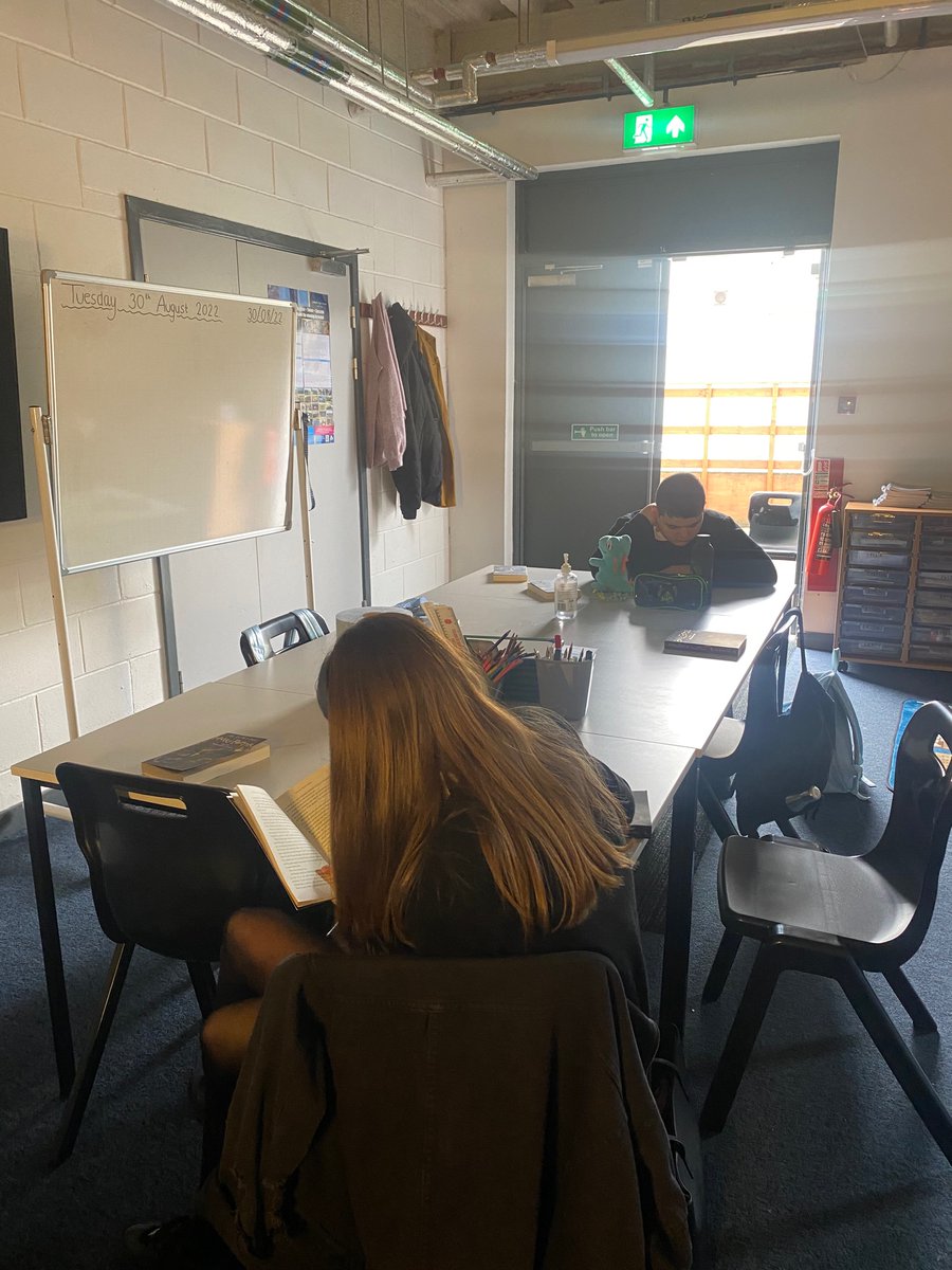 ThePodLHS's tweet photo. Well done Rhys and Ella for some fantastic reading today 📚 We have been reading Harry Potter and the Philospher’s Stone as our class novel 🧙‍♀️⚡️🤩 https://t.co/yEDJ3p19k3