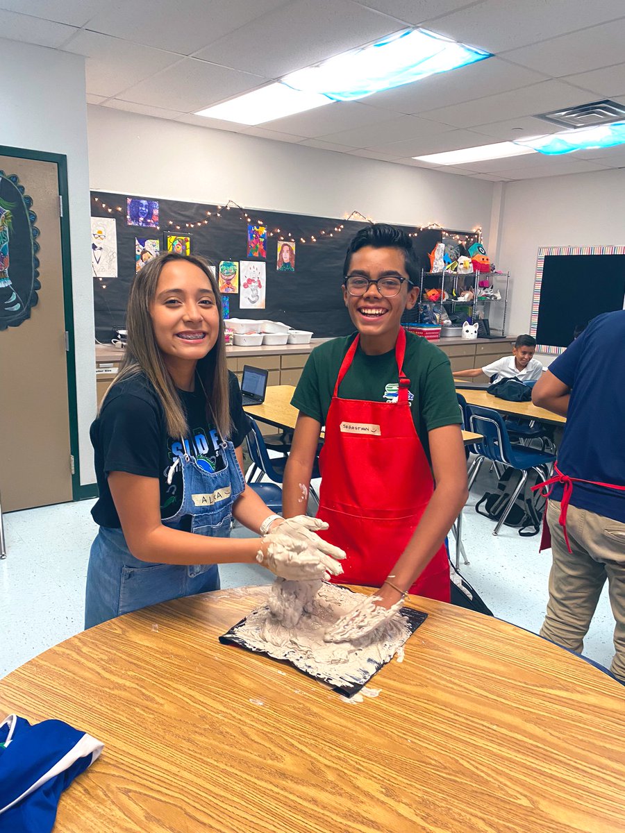 Bee_SanchezArt's tweet photo. 2nd pd Adv. Art didn’t believe me how muddy it would be! These Slider Artistas are getting a lesson in reconstituting clay! Work hard, play hard! ❤️‍🔥💪🏼 @SliderArtistas @WDSlider_MS #StallionsUnited @SISD_FineArts https://t.co/vww5PTYMW2