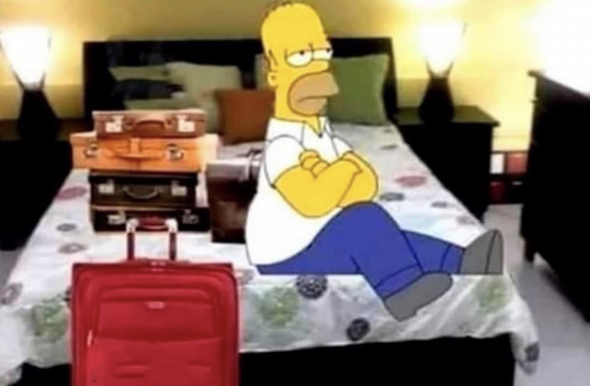 Guarromantico_'s tweet photo. Esperando a que mi amorcito me diga que tiene un viaje sorpresa para mi. https://t.co/R5C8aL5oMt