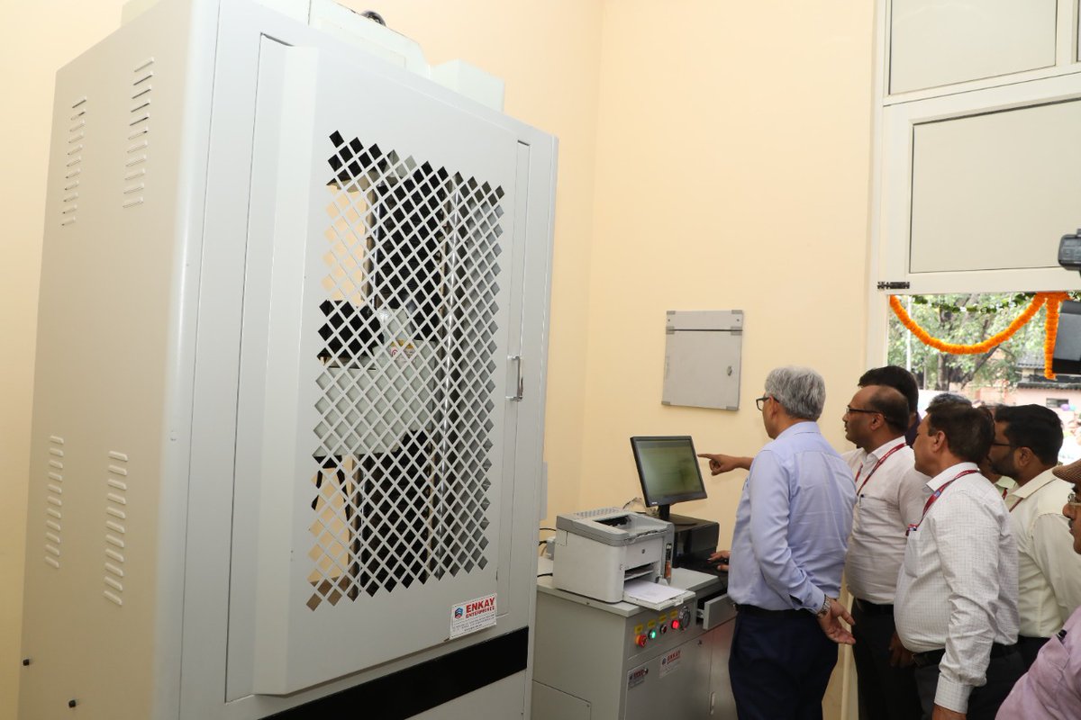 nhpcltd's tweet image. Sh. A.K. Singh, CMD, NHPC inaugurated Quality Lab at Corporate Office on 30.08.2022
#Hydropower #nhpclimited @nhdcltd @raghurajmr@MinOfPower @power_pib @PIB_India