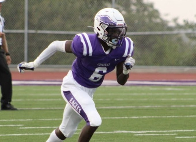 NEPrepRecruits's tweet photo. @ChampKindKVWN @WHS_WarriorFB @BlakeKeifer2 @TyKeifer15 @LloydJaylen @CubrichCurt @Jonquelosler17 Transfer of the game: @LloydJaylen https://t.co/ojulQUIQoM