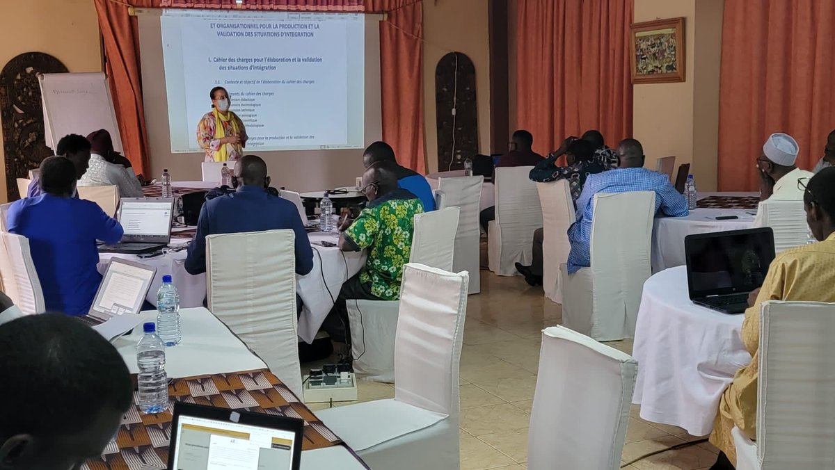 IBE_UNESCO's tweet photo. Dans le cadre du soutien du @IBE_UNESCO au #PREAT, lancement à #Ndjamena de la deuxième session de formation des cadres du Centre National des Curricula (CNC) du #MENPC du #Tchad sur l'Approche Par Compétences #APC, financée par le @GPforEducation et mise en œuvre par l’@UNESCO. https://t.co/cLUxoXf8bG