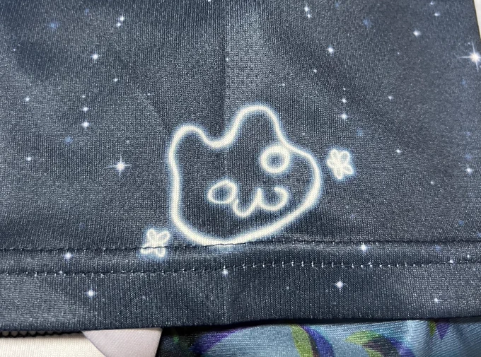 五十嵐響子フルグラTシャツで描かせて頂いたTシャツが届きました〜〜!!!めちゃくちゃいい感じに印刷されてます!!2枚目は袖のねこ(うさぎ)です 